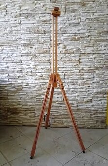 Maliarsky drevený stojan