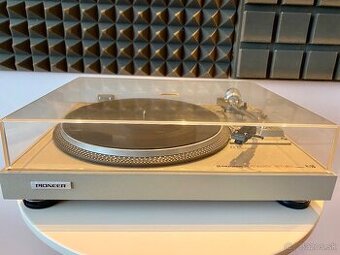 Gramofón Pioneer PL-516