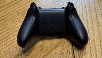 Xbox one s+ovládač a kabel