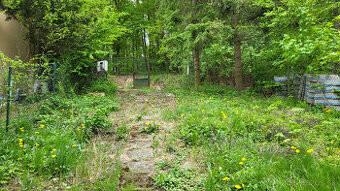 Záhrada s chatkou v  Dúbravke  Plocha   423 m²