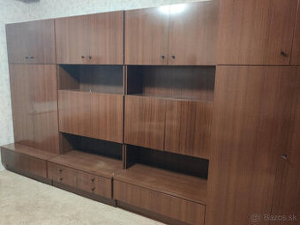 Darujem starú obývaciu stenu