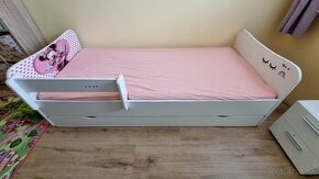 Dievčenská posteľ s matracom a úložnym priestorom