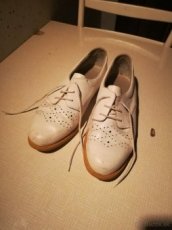 Biele kožené topánky
