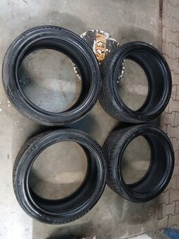 225/40R18