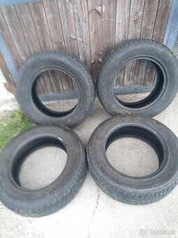 235/65 R17 letne pneumatiky.
