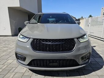 Chrysler Pacifica 3.6L V6 7 miest Radar DPH