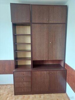 Na predaj staršie zachovalé skrine