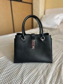 Cierna kabelka guess original