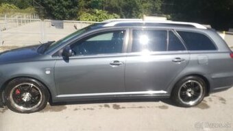 Avensis combi
