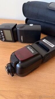2× Godox TT685 II pre Sony + 2 statívy + 2 držiaky (hot shoe