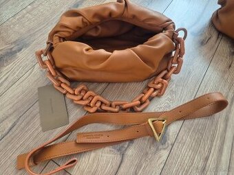 Nova Bottega Veneta hneda crossbody strap
