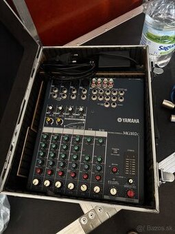 Yamaha MG10 +kufor