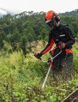 🌲 Čistenie pozemkov, výrub, mulčovanie – spoľahlivo SN, LE,