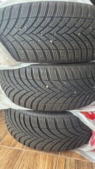 Predam zimne pneumatiky Semperit 215/45 r17