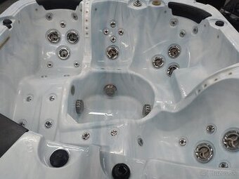 Vírivka , Jacuzzi