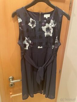 Tmavomodre saty s kvetinkovym vzorom - velkost XL