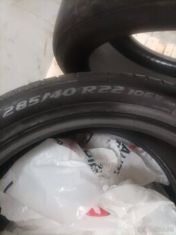 285/40R22 325/35R22