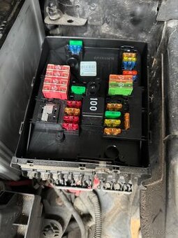 Škoda SuperB 2 poistková skrinka