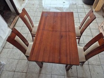 Jedálenský stôl so 4 stoličkami