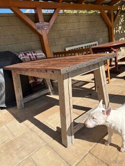 Predám drevený stôl