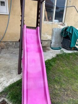 Detské ihrisko so šmykalkka hojdačka