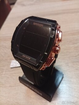 Krásne pánske hodinky.. Mohutný displej