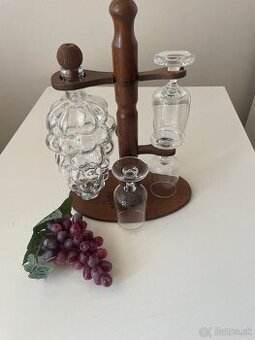 Fľaša z hutného skla a poháre