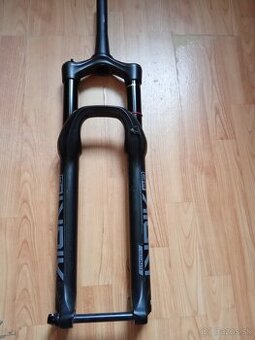 Rock Shox Yari 29 150mm Boost 15x110 +Rock Shox Upgrade Kit