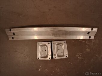 Vzpěra/výztuha zadního nárazníku Tesla Model 3