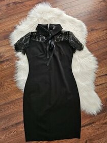 čierne puzdrové šaty