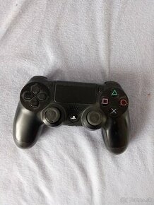 Playstation 4 ovladač