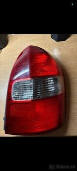 Pravé zadné brzdové svetlo Mazda 323f