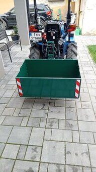 Transportný box manuálne sklápateľný za malotraktor