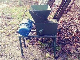 Elektricky luskač na orechy