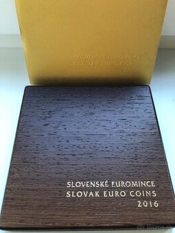 Sady slovenských euromincí v proof like a drevenej kazete