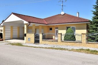 Priestranný 3 izbový dom s dvojgarážou, Kráľovičove Kračany