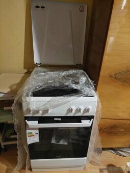 Elektricky sklokeramicky sporak Amica S14