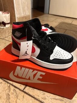 Nike air jordan 1 mid