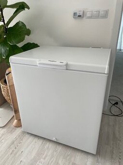 Truhlicová mraznička Whirlpool WHS 2121