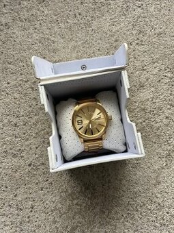 Diesel zlaté hodinky