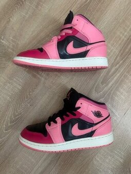 Dámske tenisky Air Jordan 1 Mid Coral Chalk