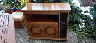 Rustikálna skrinka pod televízor