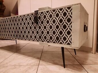 Konferenčný stolík  / komoda / stolík/ skrinka