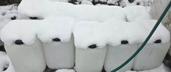 Predam plastove kanistre 25L