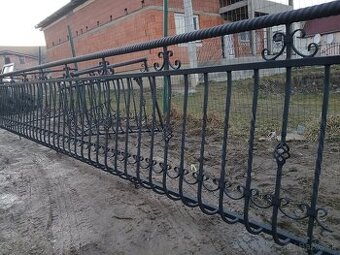 Predám balkónové zábradlie 9 metrov