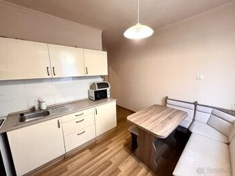 Na predaj zariadený 1izbový byt 40 m2 v N. Zámkoch