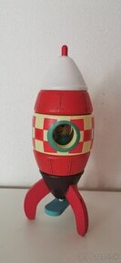 Drevená magnetická raketa