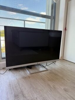 32 palcový HP monitor
