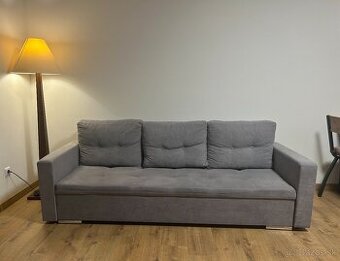 Rozkladací gauč s úložným priestorom + taburetka