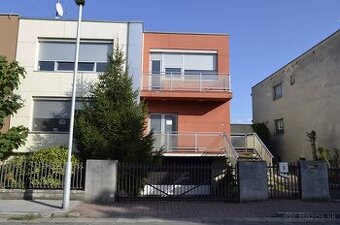 na predaj dvojgeneračný 7i rodinný dom v tichej lokalite